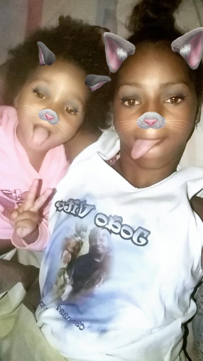 Andrielee4's tweet photo. -"Acordouu Agraa Essaa Mlqc
#Minhaa
#Poolzinhaa😍👭💜💔 https://t.co/v7uKBnGJVF