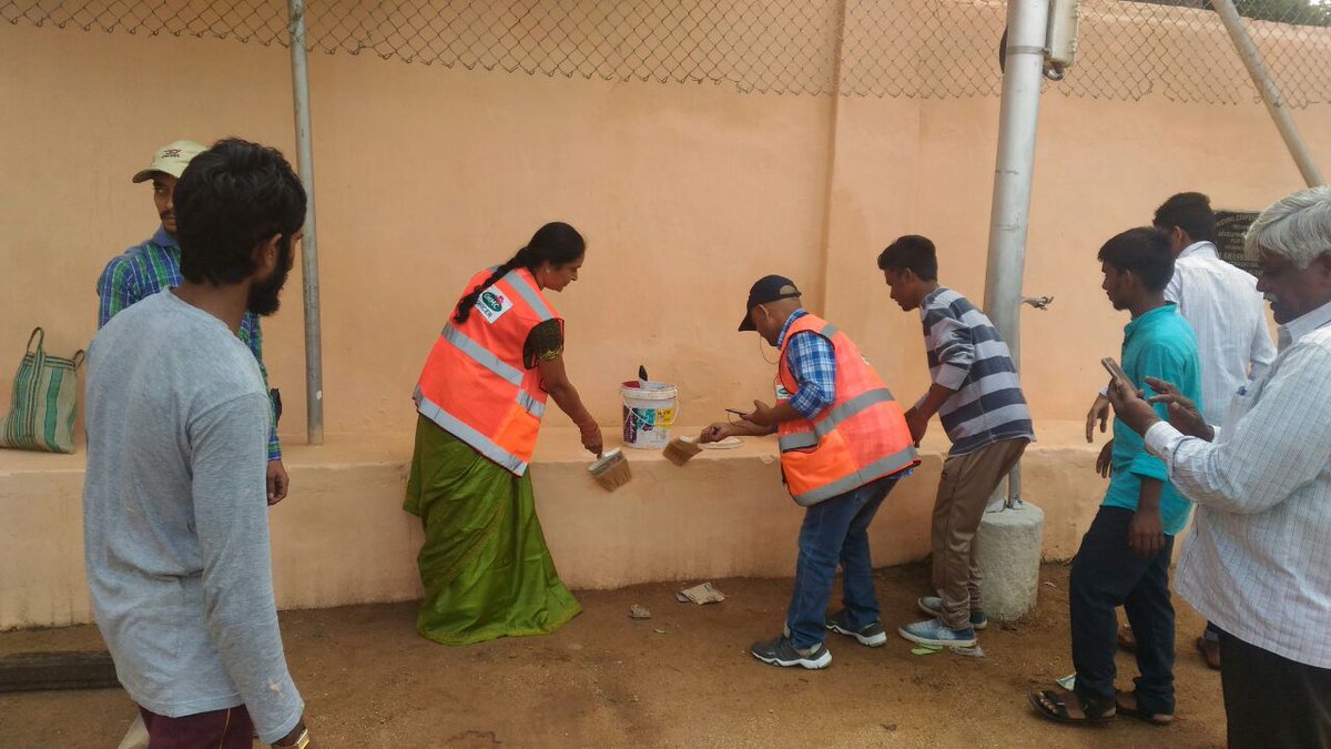 DC_Begumpet's tweet photo. @GHMCOnline @SwachhBharatGov #My clean India commitement towards swachata, cleaning,clearing,painting at Adaiah nagar play ground begumpet https://t.co/MnE9QyOoOE