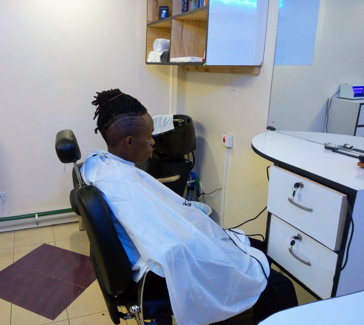 OjBarberpoint's tweet photo. Now open till late. https://t.co/J66sHWC4yw