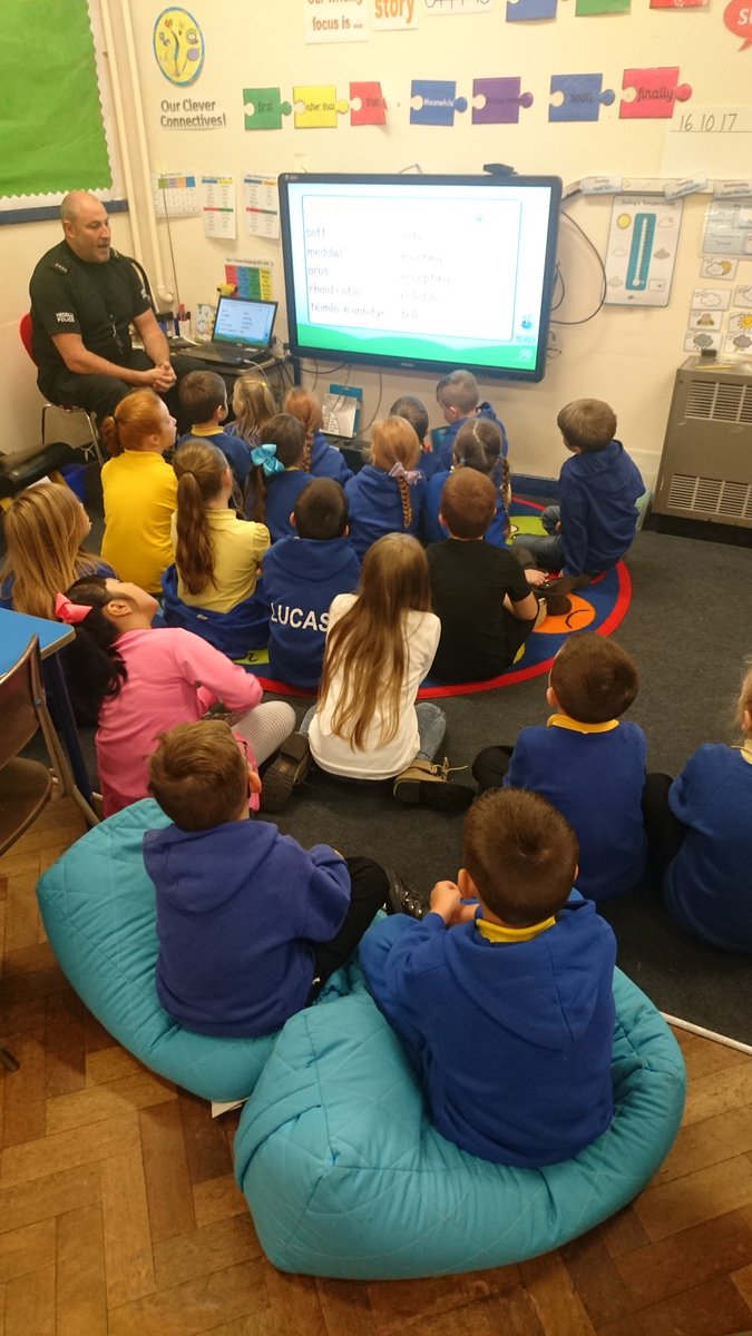portmeadp's tweet photo. Year 3 are having a lesson from PC Craig on internet safety. #pmdpy3 #pmdpict #pmdppsd https://t.co/cxbhcbmCQ3