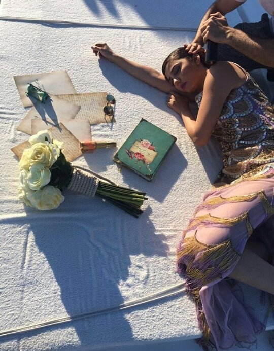 Shreyasisinha_'s tweet photo. She's the shining star among all those dusty rocks.
#MahiraKhan #DivaniPakistan https://t.co/14VxjcJGrn