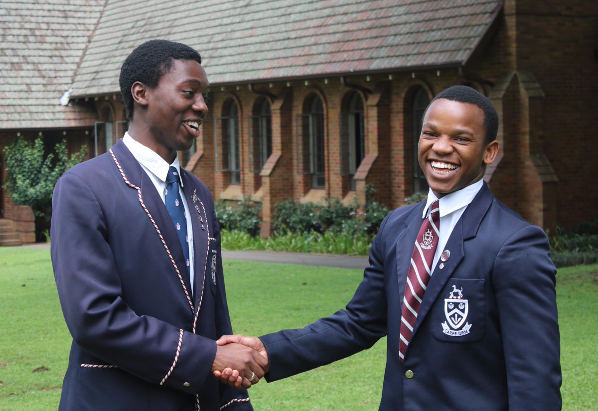 KearsneyNews's tweet photo. 2017 Headboy Wandile Linda shares his experience and wisdom with 2018 Headboy Phoka Mchunu.  Carpe diem Phoka https://t.co/2e2ixlJIYL