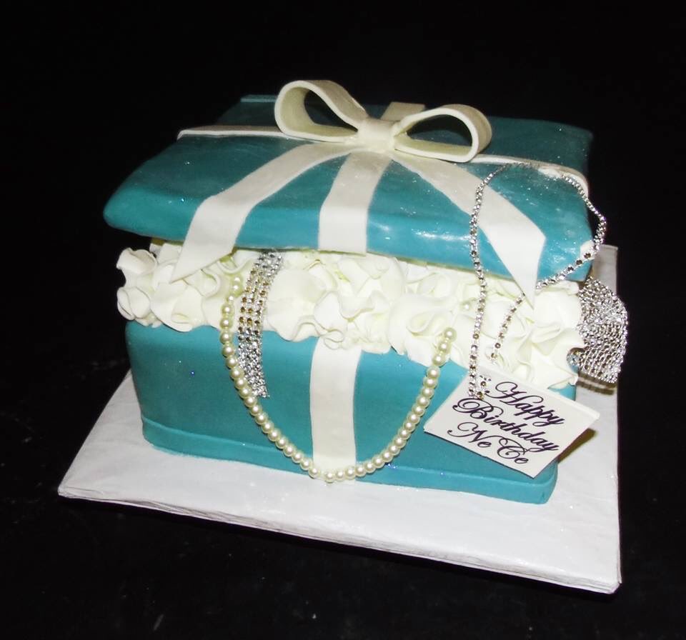 ImagineCakeDC's tweet photo. Tiffany is Timeless!  #TiffanyBoxCake #JewelryCake #GiftBoxCake #CakeOfTheDay #DMVCake #CakeLife #CakeLove https://t.co/CxnUB9ivoq