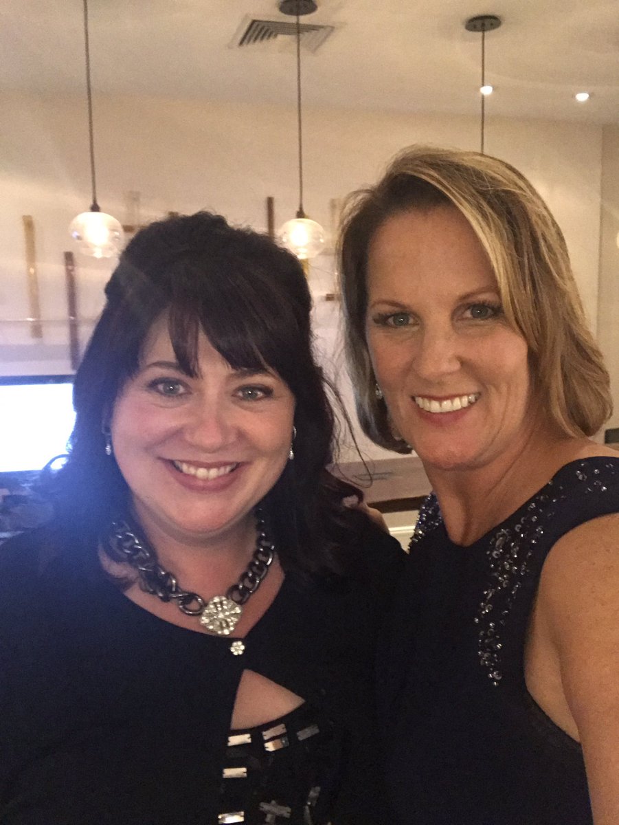 authorMelanieM's tweet photo. G'bye California! What a weekend @InDScribeCon!Thanks @InDTaleMagazine for the support! Now home to write! @KateRobWriter @catherinebybee https://t.co/XyrfMSupeX