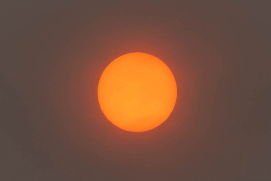 unknownsymmetry's tweet photo. Today's sun through all that #saharandust 
@slyardley @sophieannmurray @niclabrosse @CialeX @swmcintosh 
@LincsSkies @StormHour https://t.co/6n0VqtSMMG