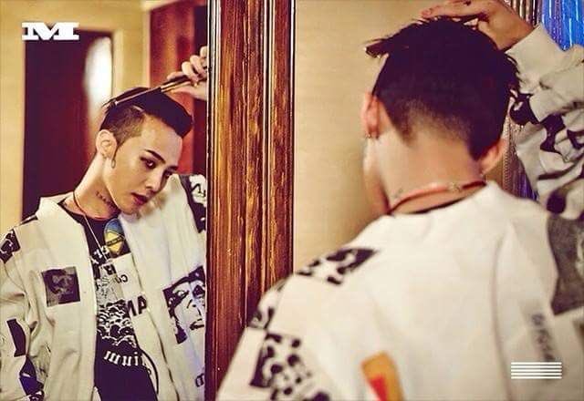 auhcesined's tweet photo. loving these mirror reflection pictures of gd!!! 😭💓🔥 https://t.co/ilJyrUbC2k