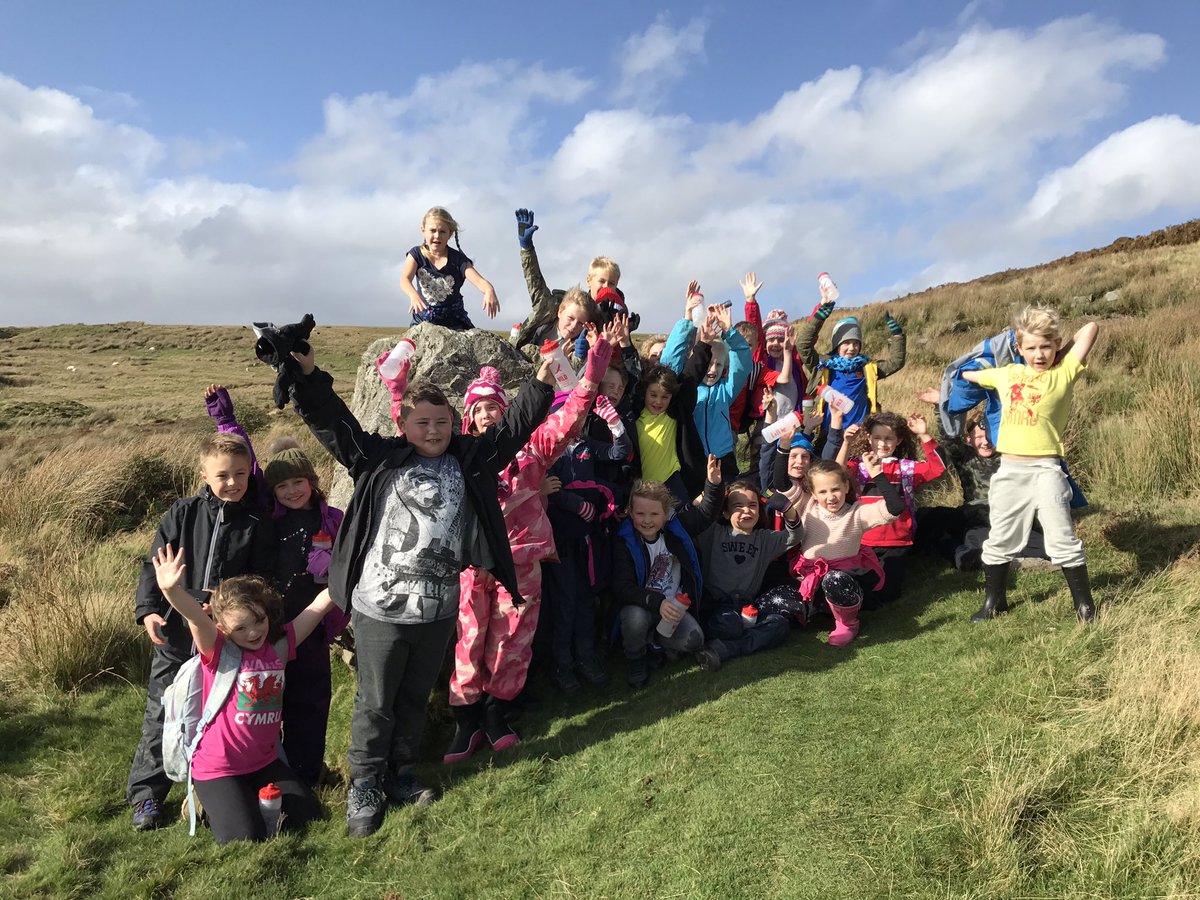 MelinGruffydd's tweet photo. #Bl4A cerdded i fyny mynydd Cribarth! #Yr4A Walking up Cribarth mountain! #Abercraf https://t.co/kQSLe51yvP