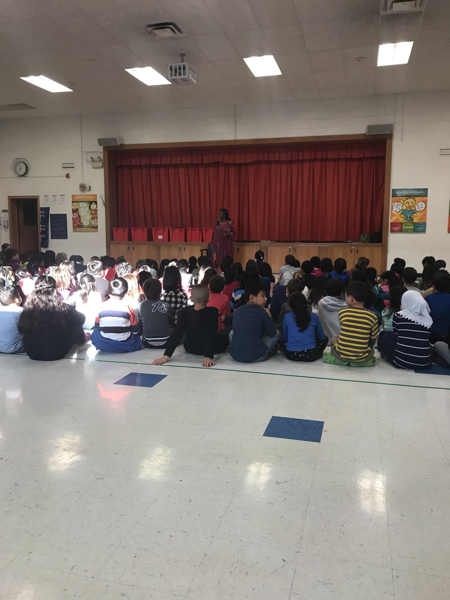 138minions's tweet photo. Enjoying some story time with Donna Washington!!! @skokiedist69pto @SkokieSD69 https://t.co/QFXufuBXJp