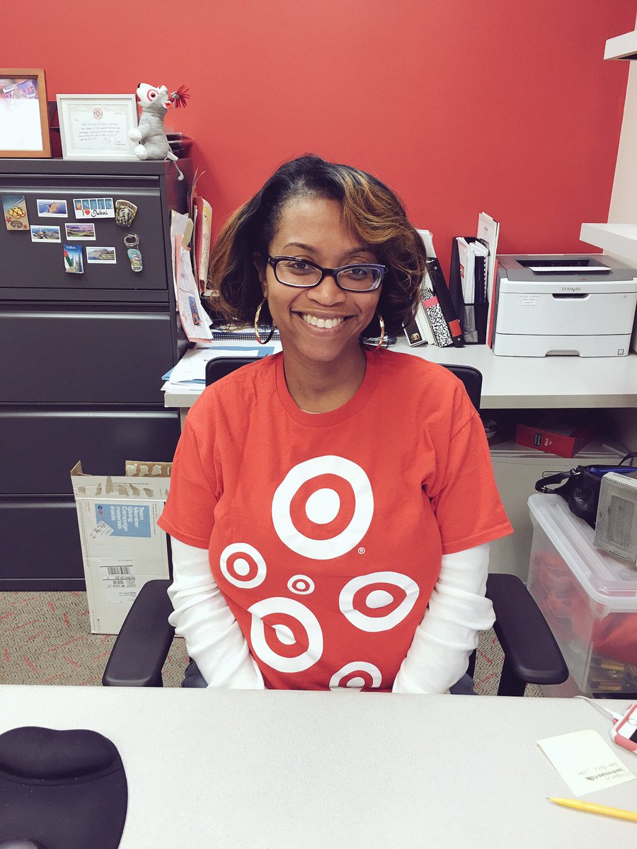 ___tq_'s tweet photo. So today is not only National Boss Day but it’s also her BIRTHDAYYYYYYY 🎉🎉🎉 Happy Birthdayyyyy Desiree 🎉♥️🎯🎂 https://t.co/P46haqh7MY