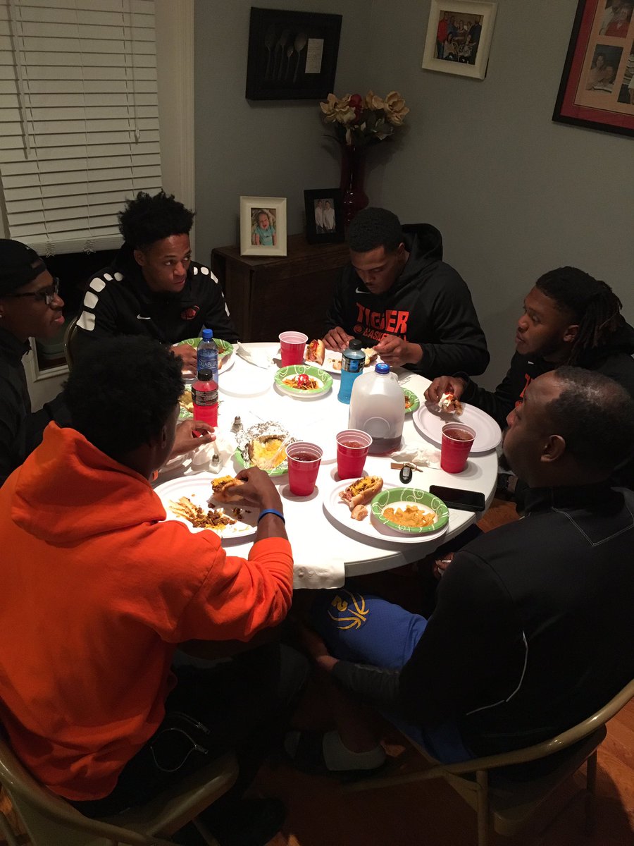 ECUTigersMBB's tweet photo. Thanks to Dr. Lancaster for hosting our team last night! Enjoyed some great food and fellowship! #DevelopU #HearOurRoar https://t.co/6tDCGAkXov