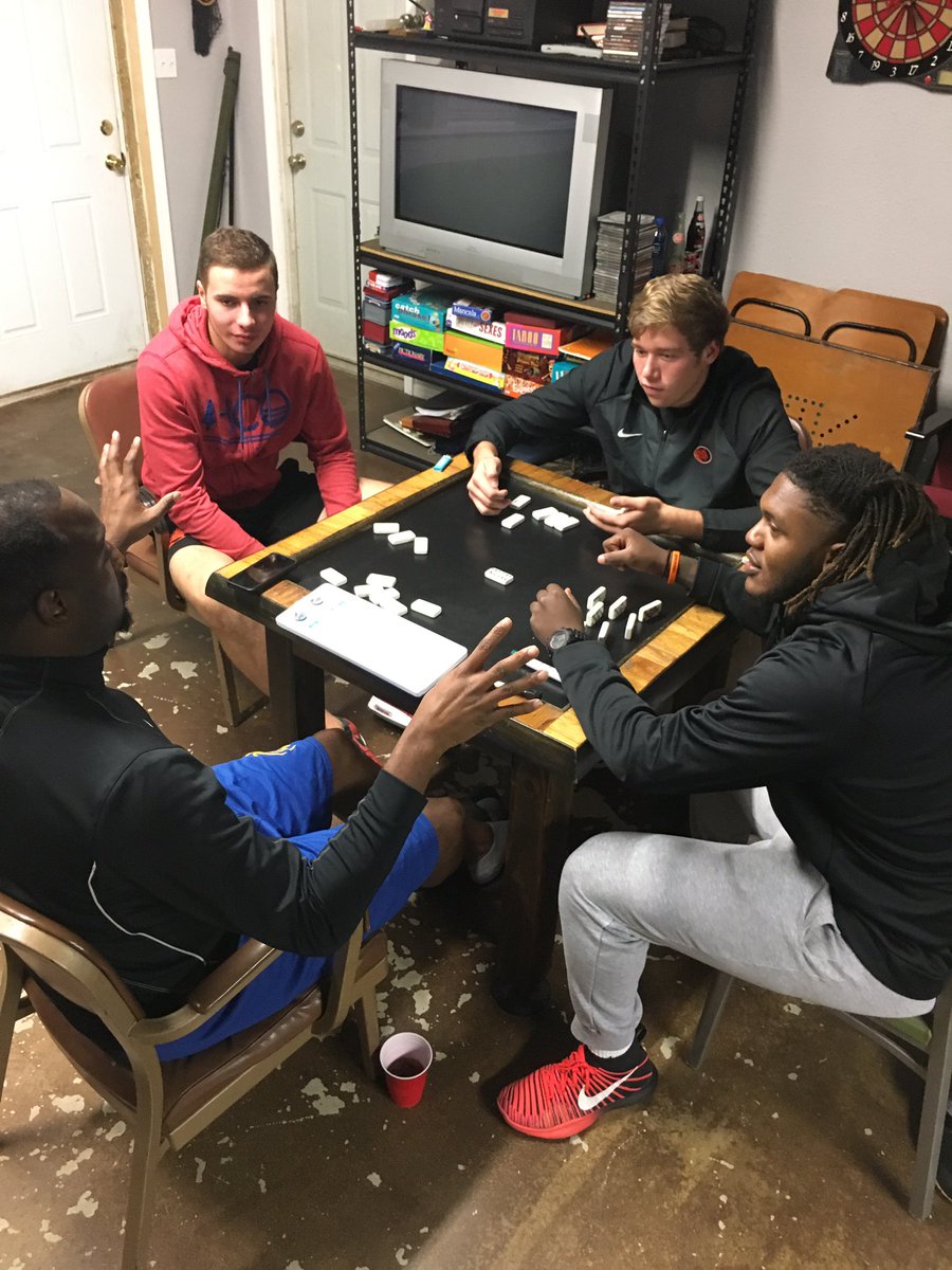 ECUTigersMBB's tweet photo. Thanks to Dr. Lancaster for hosting our team last night! Enjoyed some great food and fellowship! #DevelopU #HearOurRoar https://t.co/6tDCGAkXov