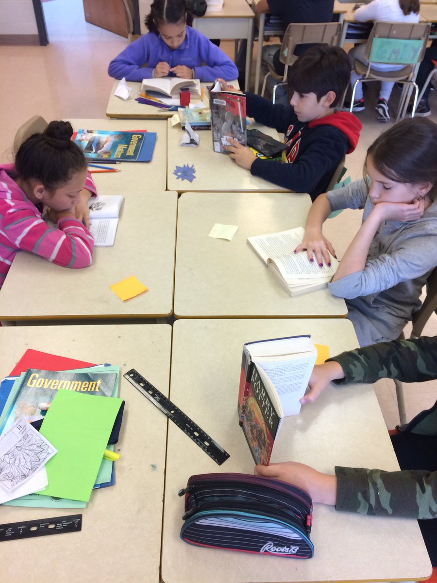 TDSB_SteveB's tweet photo. Our Gr. 5/6 students begin their Monday by reading independently w/ purpose...the silent meditation of text that calms &amp; inspires! https://t.co/X23h0Jyh1t