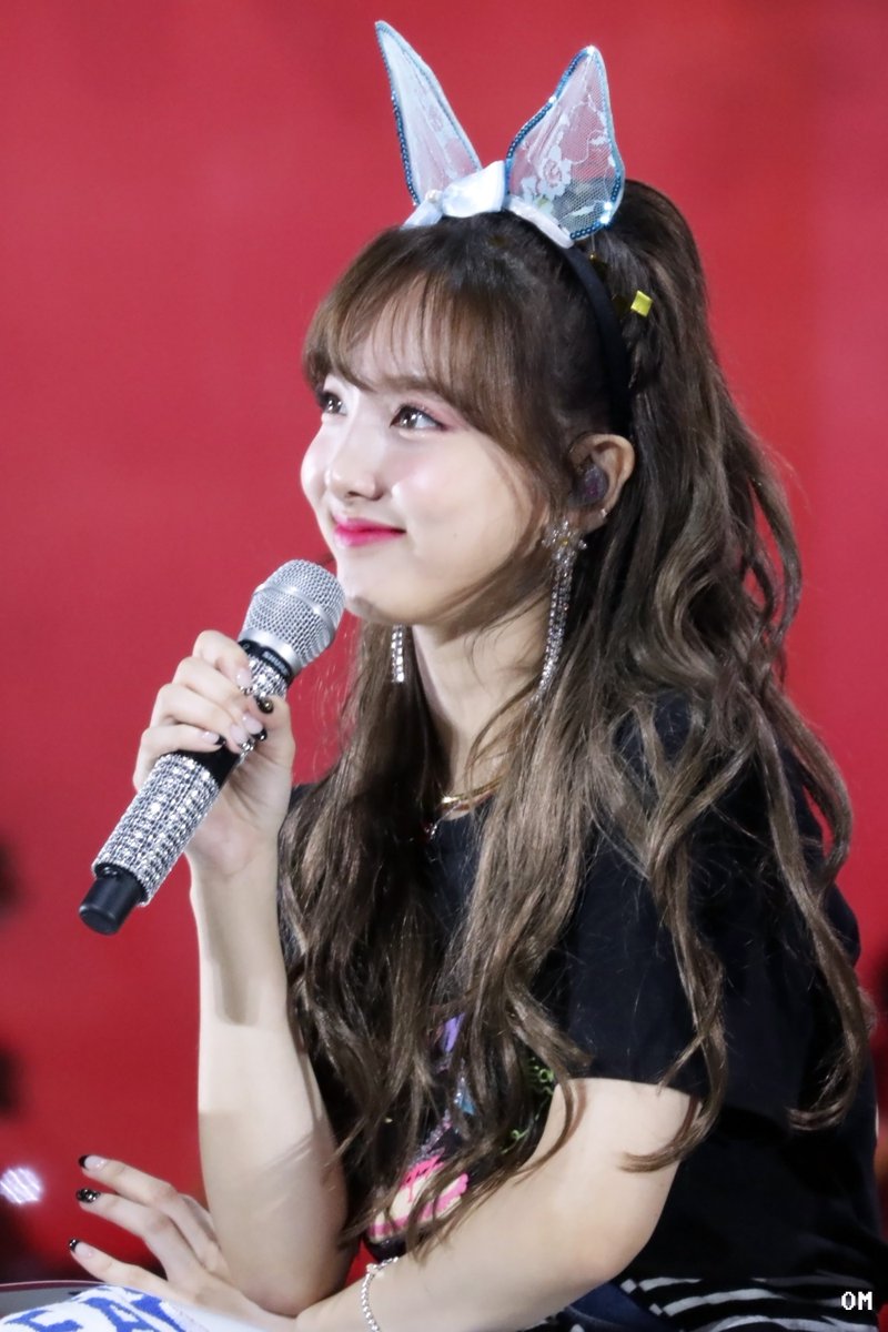olmaneegee1020's tweet photo. 171015 ONCE BEGINS
#트와이스 #TWICE #나연 #NAYEON https://t.co/96beIc0XsC