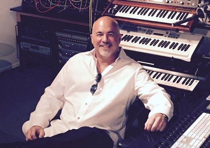 IMNews24's tweet photo. Christopher Rapkin: “Focus In” avoids all the common guitarist’s pitfalls - https://t.co/nH2iXJDMRa https://t.co/ZohEuXN5W9