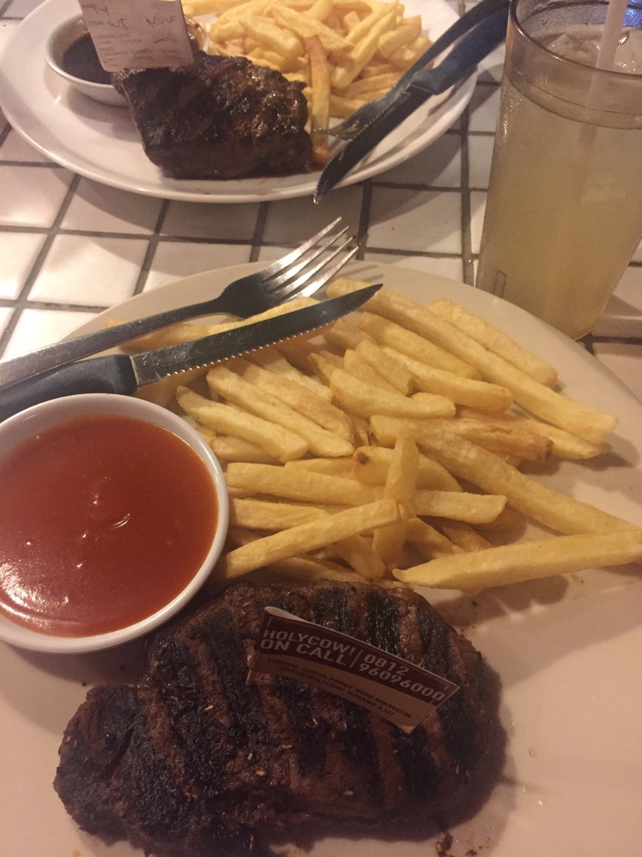 vitaefendyyy's tweet photo. Meeting jaman now! π Best steak by @Holycow_Radal #tkpradal https://t.co/ExAZXZVqf1
