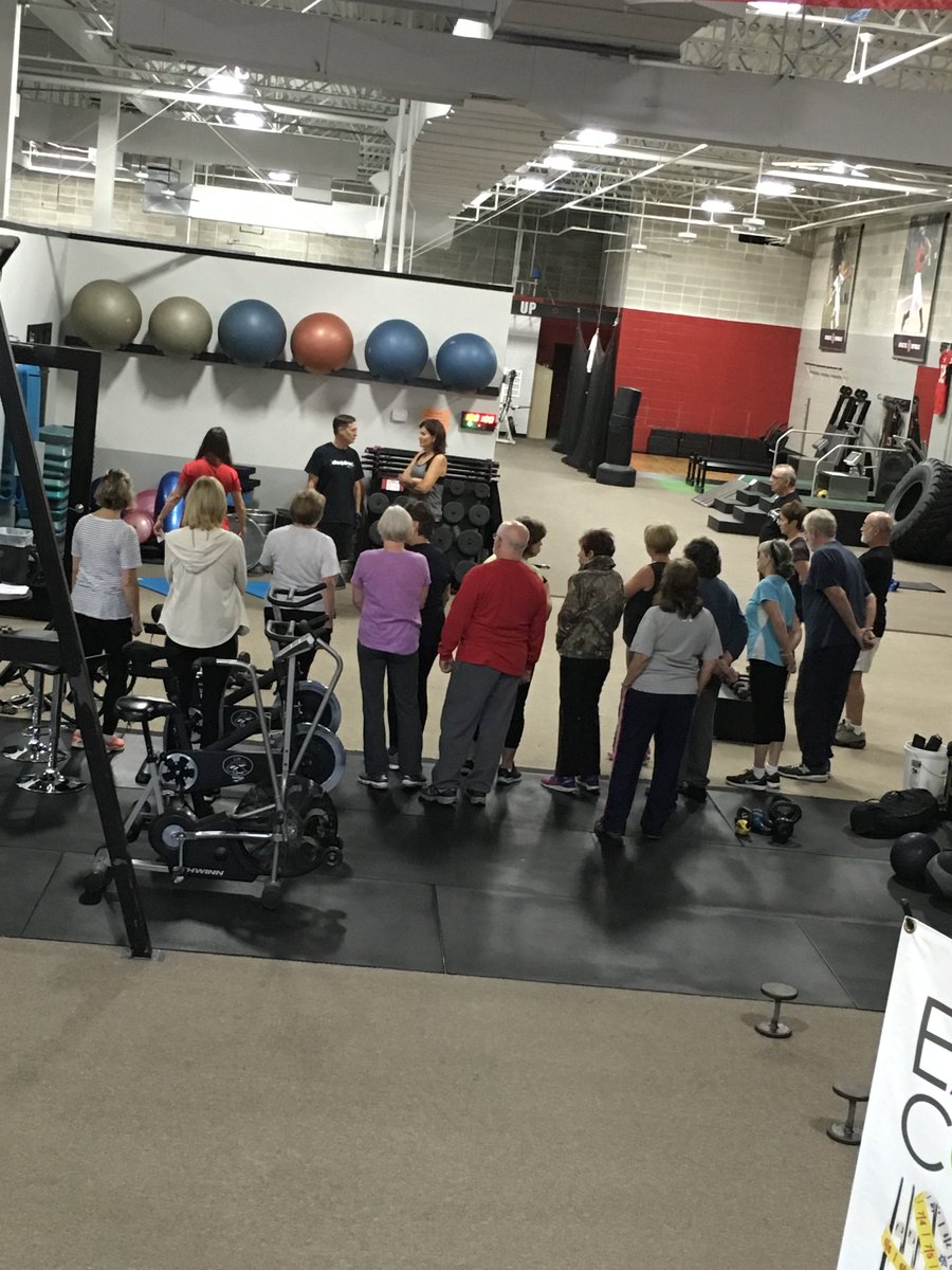 FitWorkzSP's tweet photo. Monday morning madness... helping others get more out of life! #evoplatinum #fitworkzdekalb #eatbycolor https://t.co/ED9IsRAnTH