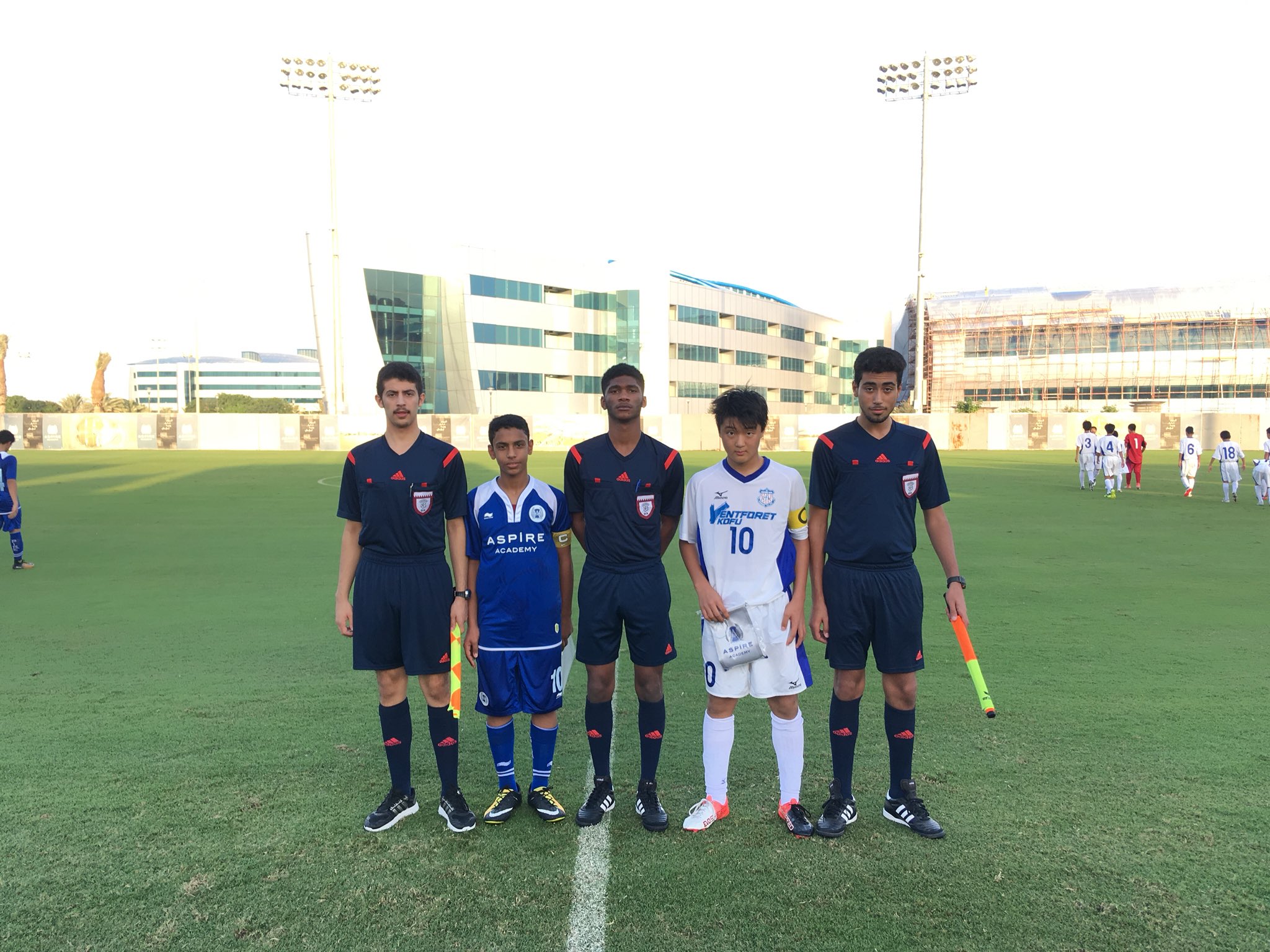 一般社団法人ヴァンフォーレスポーツクラブ 国際交流 カタール アスパイア遠征2日目 現地時間1630 アスパイアアカデミー カタール との対戦が始まりました U12 U13 U14の各年代にわかれ 同時キックオフです Vfsc Vfk 国際交流 アスパイア