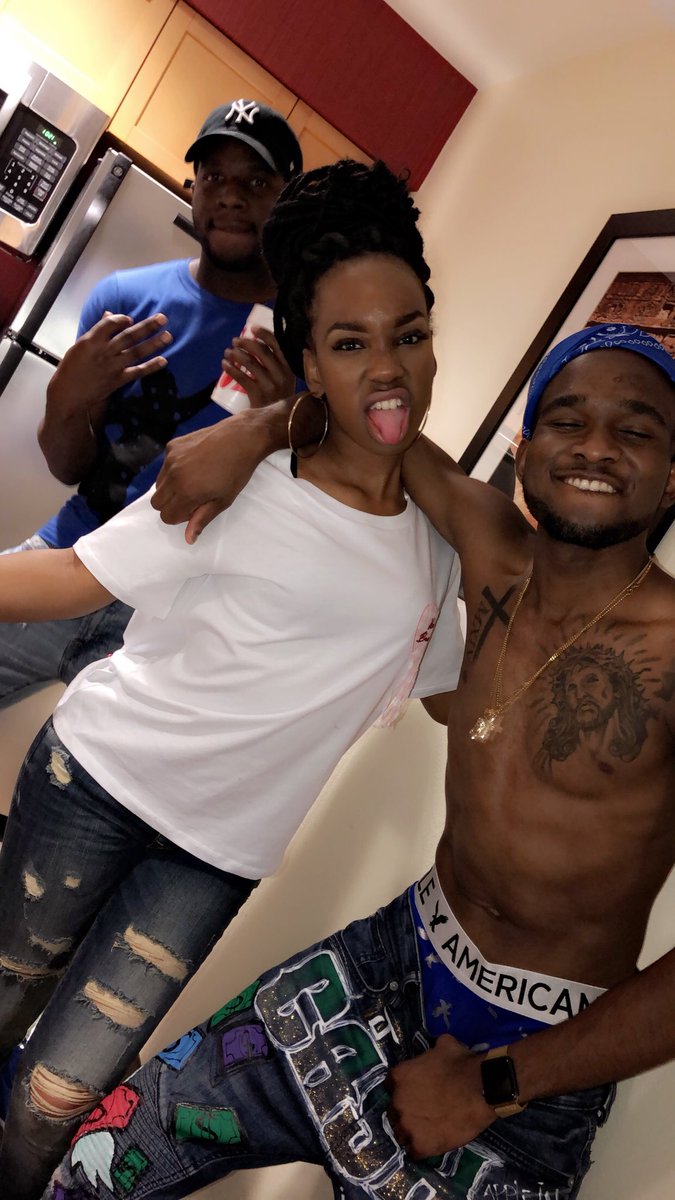 BillionairShine's tweet photo. “Tell the truth wht tf you really mad dawg , is it cause my name #JayKash nd I be Flexxin on your ass dawg ♎️🎊🖤💸™ https://t.co/FXm0UFxjLy