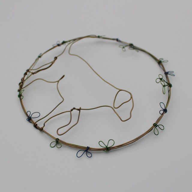 Rhiannon3Thomas's tweet photo. My desk is full of decorations ready for galleries for their Winter Shows, see more https://t.co/CbYzptltYJ #wiredrawing #cat #dog #stag https://t.co/CPr7WgD6it
