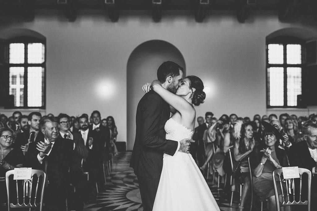 Jamie + Dan // London -
-
-
-
-
#firstkiss #weddinginspo #blackandwhite #weddinggown #yourdayyourway #instawed #ca… ift.tt/2gnKLDt