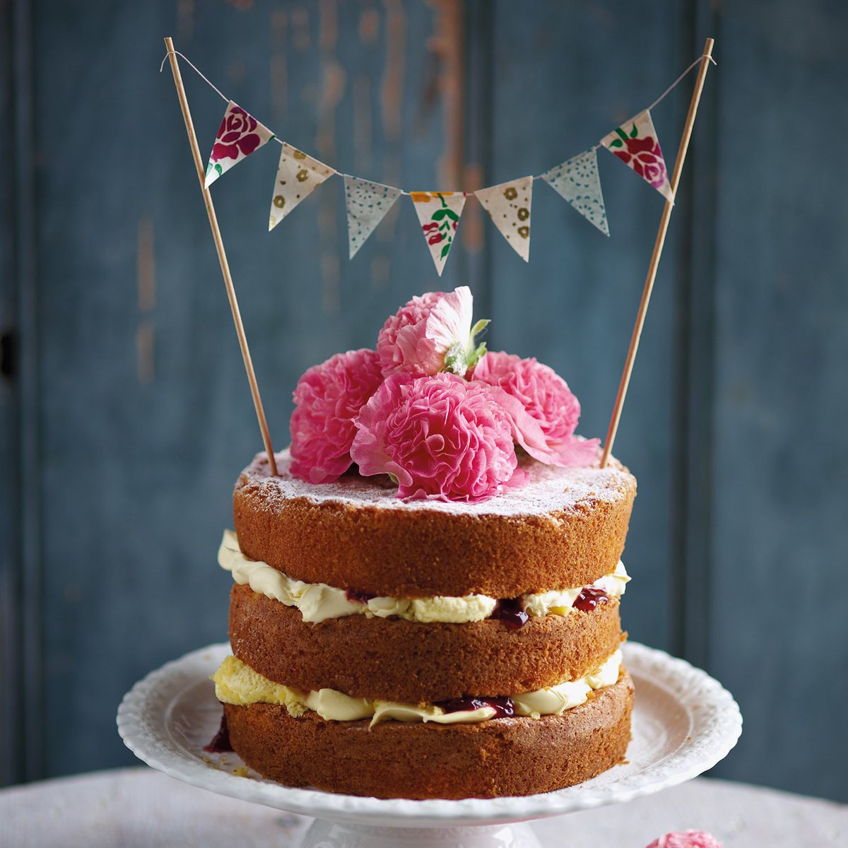 RylandPeters's tweet image. Celebrating #NationalBakingWeek and #GBBO to look forward to tonight with a cake from @puddingqueen and some mini bunting! #allthecake