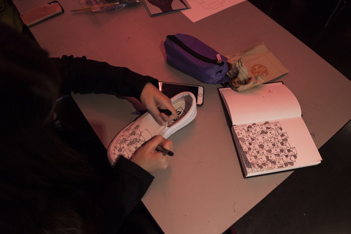 _martkd's tweet image. From ideas to soles | @ocaduniversity x @_martkd 

#art #artists #artsy #toronto #femaleartist #canada #creative #vans #martkd #martkdxocad