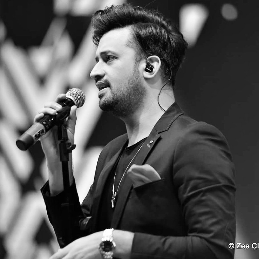 itsSyedShah's tweet photo. #hq - @itsaadee performance at the official Veon launch in #Lahore. 11/10/17
#atifaslam #love #aadeez #veon
#WhatchVideo - https://t.co/sPHXmXPzWH
#atifaslam #aadeez #lahore #expo #veon https://t.co/4llyOY4kxZ