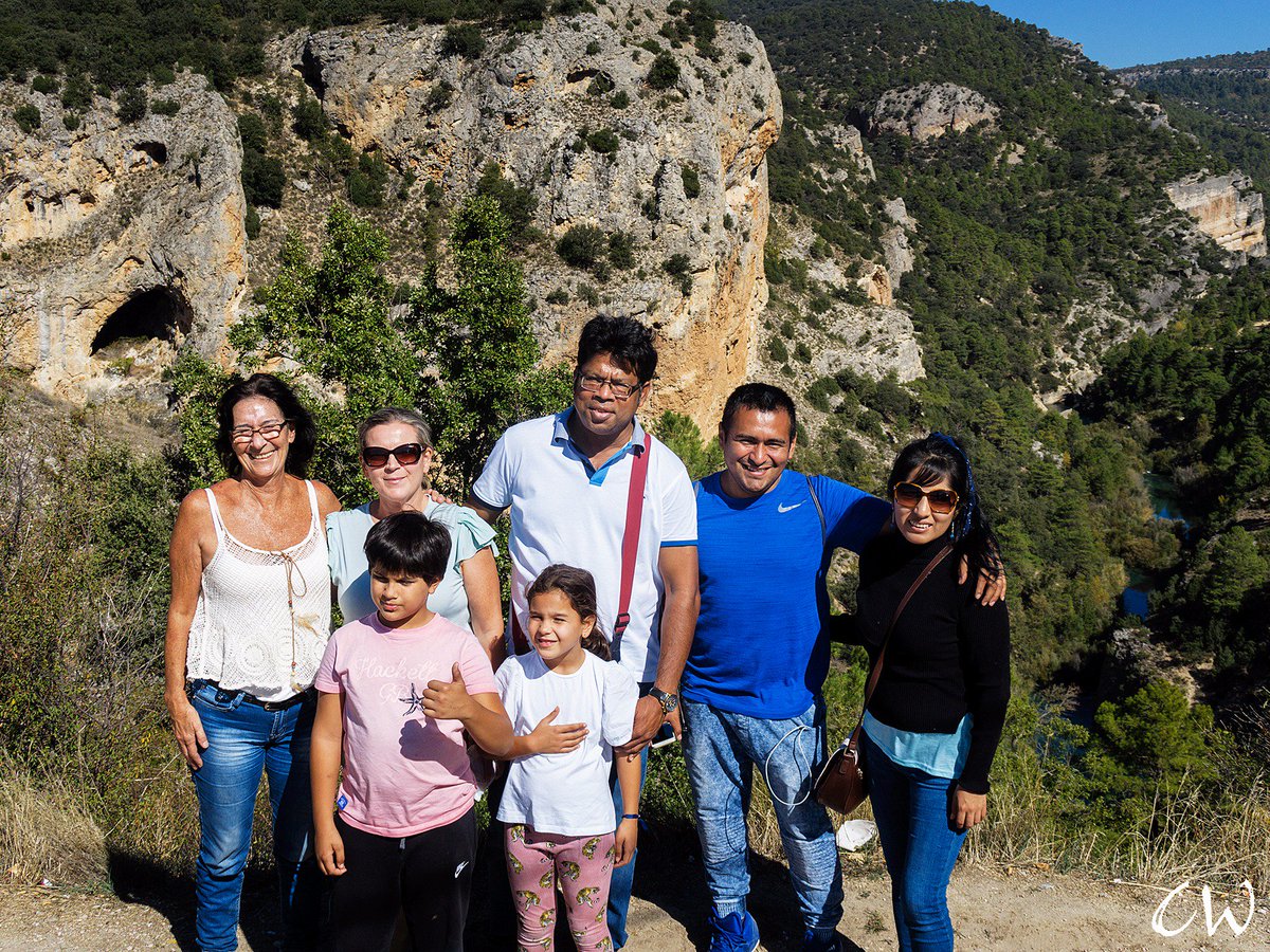 CuencaAtuMedida's tweet photo. De todas partes del mundo vienen a conocer el Parque Natural de la Serranía de Cuenca con nosotros, pequeños y mayores. #Cuenca #turismo https://t.co/q12ARANKld