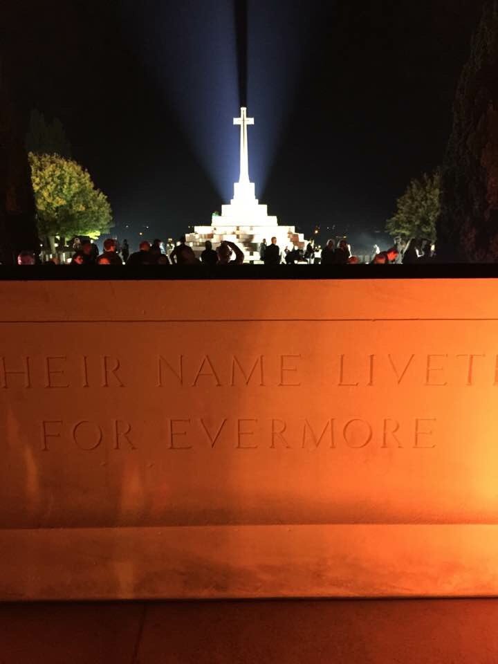 beat2battle's tweet photo. Great to meet old scouts you have taken on tour #silentcitymeetslivingcity #Passchendaele #TyneCot #scouts #Belgium https://t.co/lXh8eAgARV