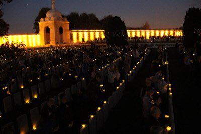beat2battle's tweet photo. Great to meet old scouts you have taken on tour #silentcitymeetslivingcity #Passchendaele #TyneCot #scouts #Belgium https://t.co/lXh8eAgARV