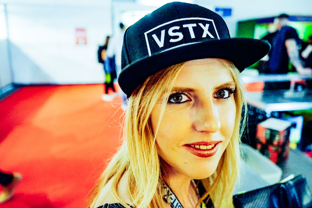 TW Pornstars - MOIST DEVIL. Twitter. Ich bin jetzt online für euch @hot