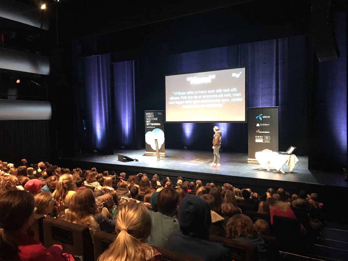 ABrodtkorb's tweet photo. #brukhue💙 har akkurat snakket med 400+ barn på @Aftenposten #juniortech om hvordan å bekjempe #nettmobbing https://t.co/YJUp0c7aDZ