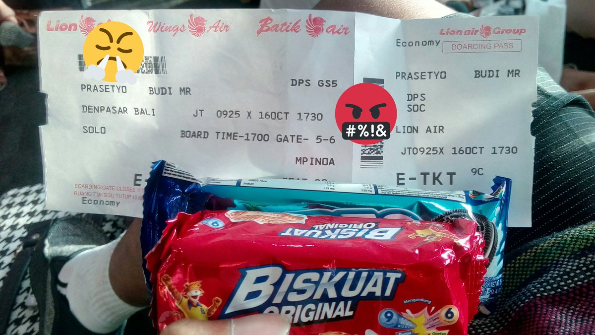 budi_solfami's tweet photo. Suka njualin tiketnya, tp klo makai sendiri dan kebetulan kena delay rasanya bengeb jg sih.. huuffttt... https://t.co/zHnqAdtcIg