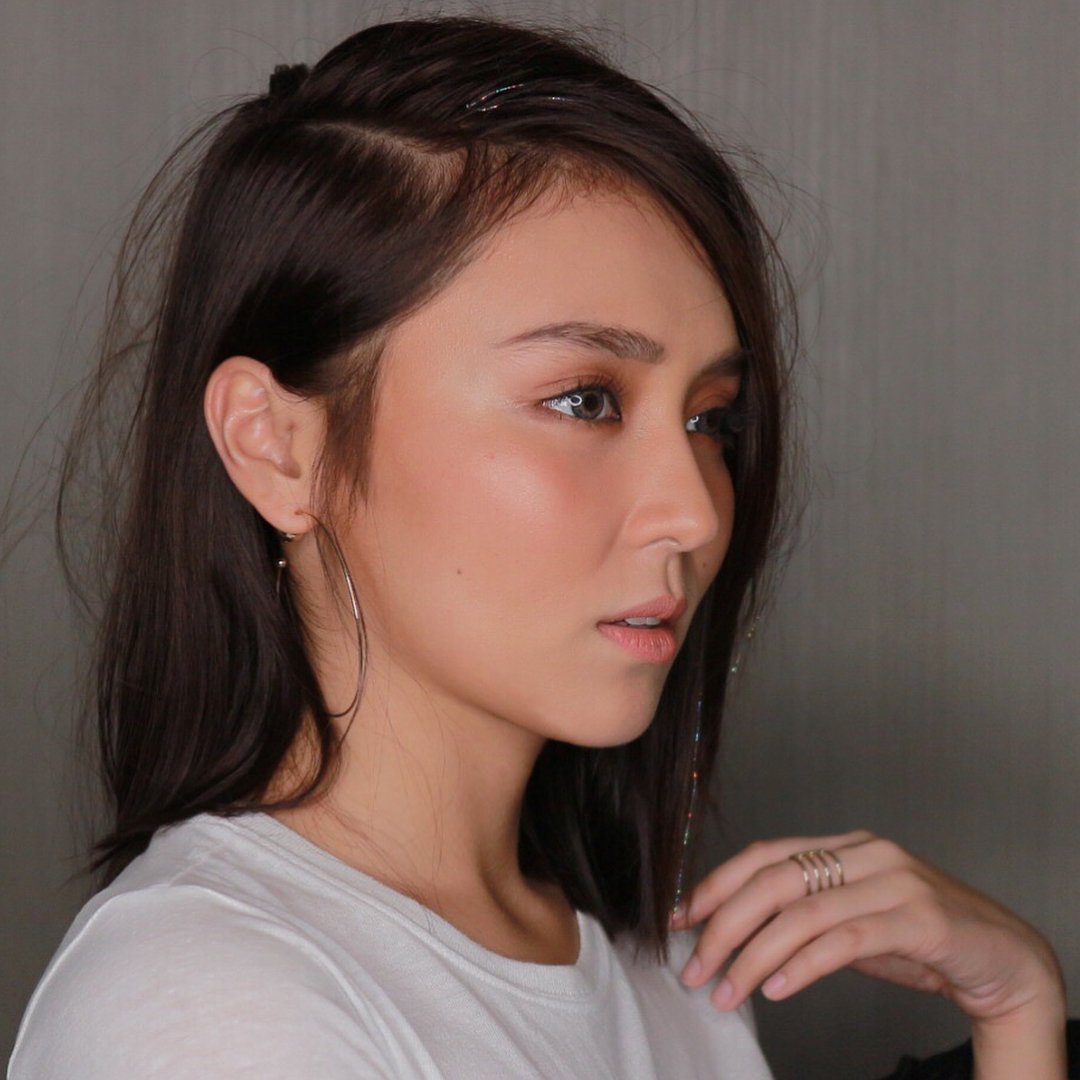 kdthniel's tweet photo. — with a touch of grace... and the quietness of that sad smile. —

#KathNiel 💙 https://t.co/xeYg0mfBkY