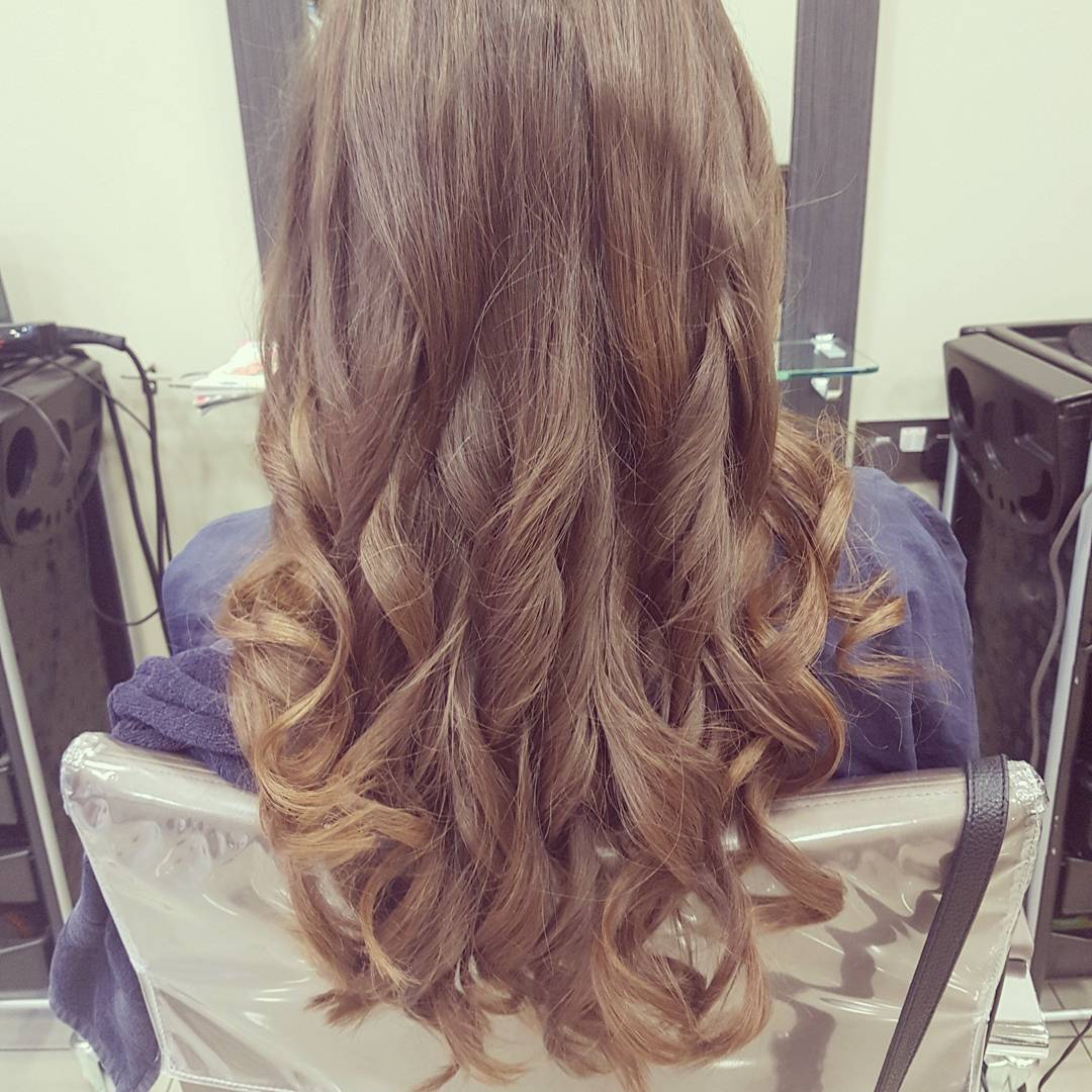 SaksCrouchEnd's tweet photo. Monday's Muse featuring tumbling tendrils for our 17th birthday babe by the talented Jason #hairgoals #bbloggers #saks #saks_uk #saksupload #tumbling #curls #longhairdontcare https://t.co/Biw0m9J8IK