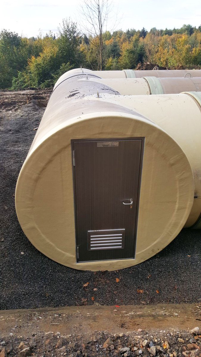HOBAS_Pipes's tweet photo. 500 m³ #GRP #potablewater #tank DN 2555 installed in record time of 8 hours in #Ybbs, AT! Great work! 👍😀 https://t.co/DqlhCGu1CB