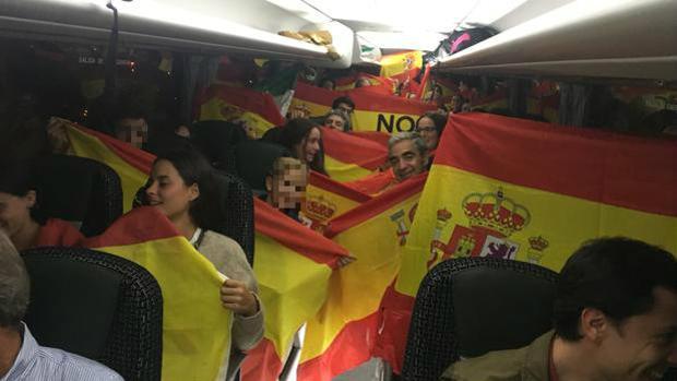 CrakerMc's tweet photo. ¿No amáis tanto España? ¿Por qué no os veo cogiendo un autobús para Vigo ahora? https://t.co/0rD6hLC05D