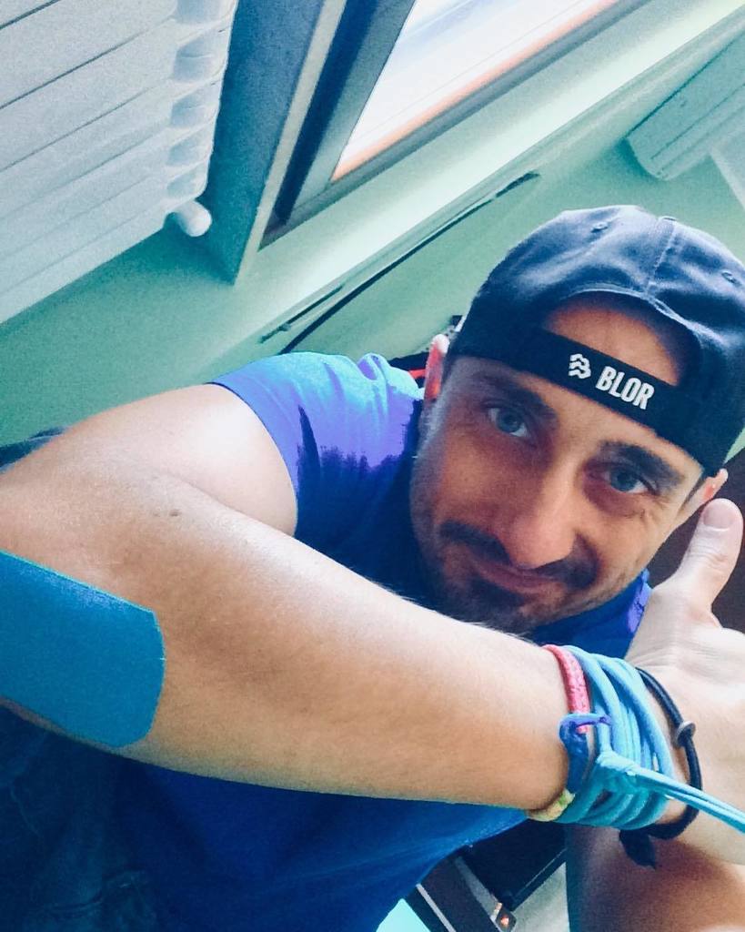P_aracetamolo's tweet photo. Ready!!! 🏊 #blor #crossfitter #molecola #diver #diving #scuba #cf548 #kinesio #kinesiotaping #taping #elbow #bluee… https://t.co/iAdYOnejfT https://t.co/pmBvG3Aaaf