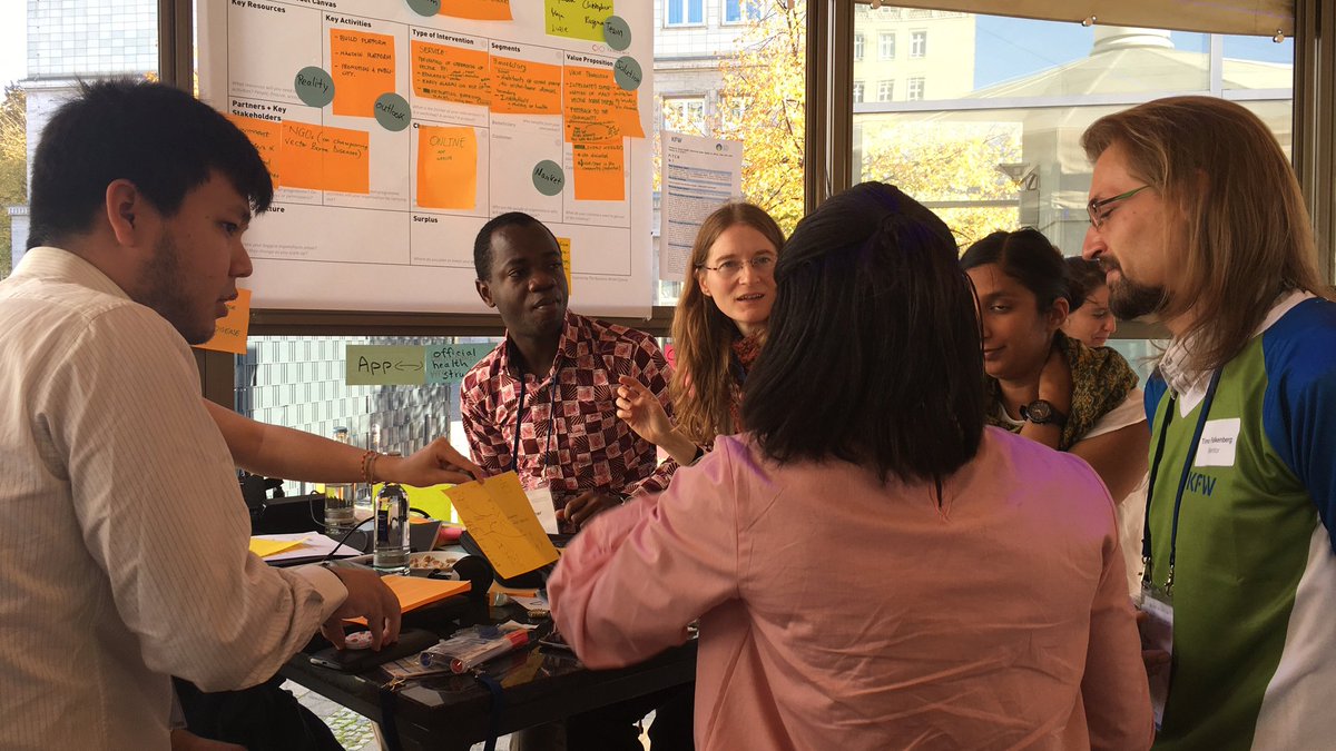 KfW's tweet photo. Die Teilnehmer des ersten Hackthons #KfWHack arbeiten mit
Hochdruck an ihren Präsentationen. Nur noch wenige Stunden bis zum
finalen Pitch. https://t.co/bNjOpBDh23