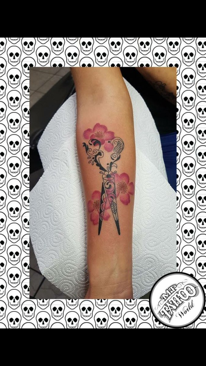 Mp Tattoo World Mptattooworld Ruhrgebiet Krefeld Tattoo Schere Flower Flowertattoo