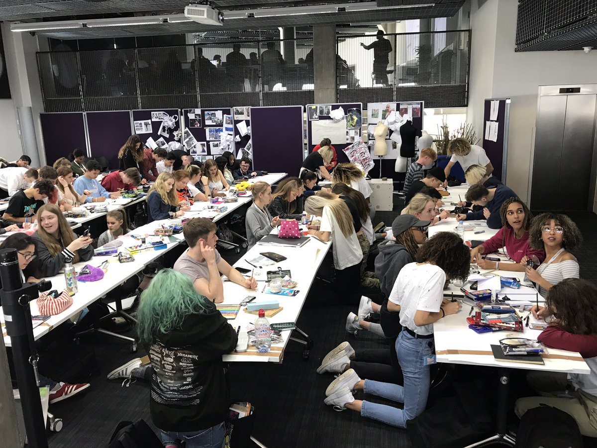 It has began! #ravensbourneBigDraw <a href="/The_Big_Draw/">The Big Draw® ✏️</a> #livinglines <a href="/James_EH_Ward/">James Ward</a> <a href="/RavensbourneUK/">Ravensbourne University London</a> <a href="/RavensbourneWP/">Ravensbourne Outreach Team</a>