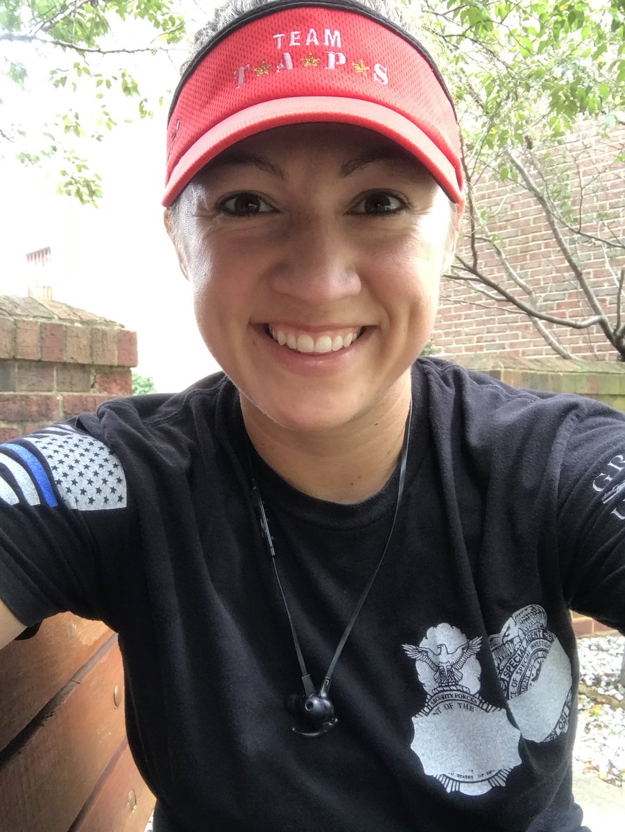 JessCicchetto's tweet photo. Next wkend I honor my fallen #hustler6 #TFCrimson family by running the #MCM w/#TeamTAPS @TAPSorg #donationlink👉🏼 https://t.co/mgVCrdDtfq https://t.co/37gNvlRbLx