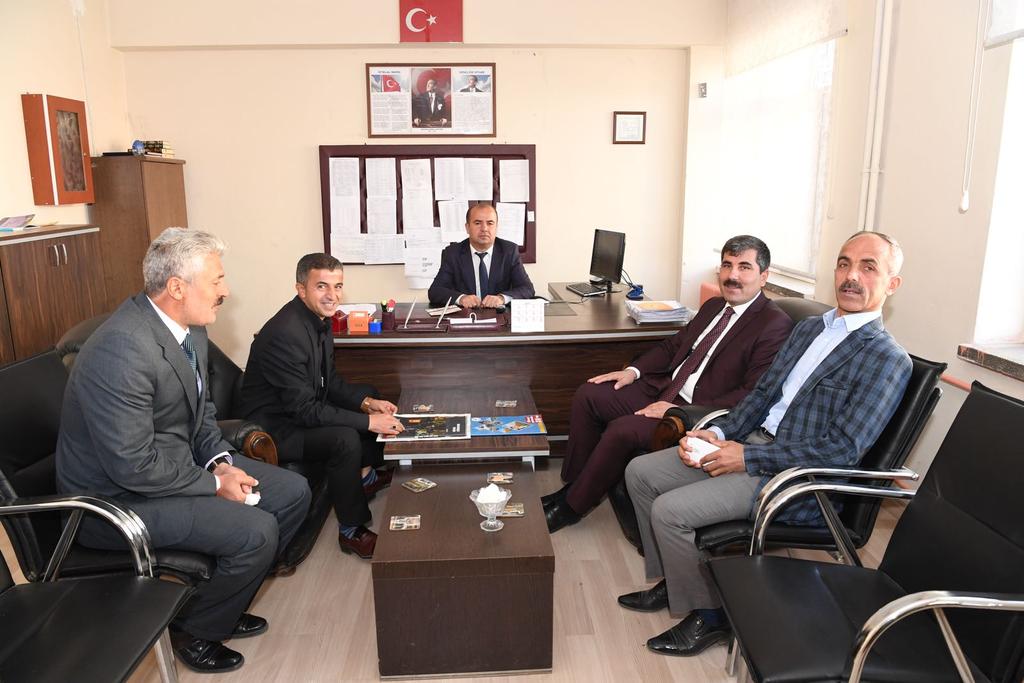 Feyat_ASYA's tweet photo. OKUL ZIYARETLERIZİ SÜRDÜRÜYORUZ
Eko İnşaat İlkokulunu ziyaret ederek öğretmen ve öğrencilerle bir araya gelerek istisarede bulunduk. https://t.co/rnk2IoMVeL