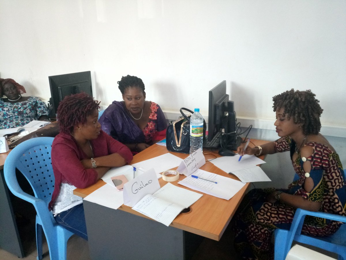 agbef_pf's tweet photo. Travaux de groupe pendant l'atelier d'orientation des Jeunes du MAJ et des mentors sur les conséquences de la stigmatisation de l’avortement https://t.co/GSeCvkKHB0
