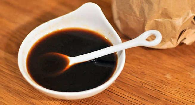 BenefitsUses's tweet photo. #Worcestershire sauce is pungent, tangy, fermented sauce which is used to season fish and meat.... https://t.co/BXUdgaeaBw https://t.co/3pDKkBuqa0