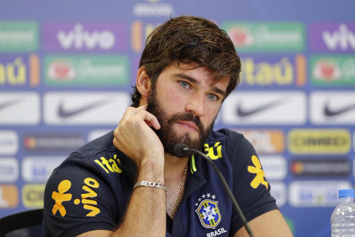 RomaDutch's tweet photo. @Alissonbecker Wil jij iets weten van onze doelman? Je kan nog steeds je vragen aan ons bezorgen via #AskAlisson...
#ASRoma https://t.co/NW282211Ni