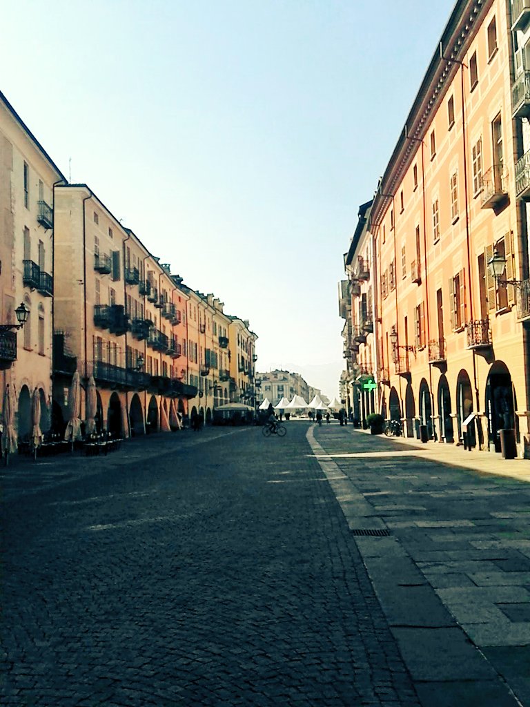 SupesBatsy's tweet photo. It's way too sunny for October here in Italy.
#IWantMist #AndClouds #AndRain https://t.co/6ktKTmR9va