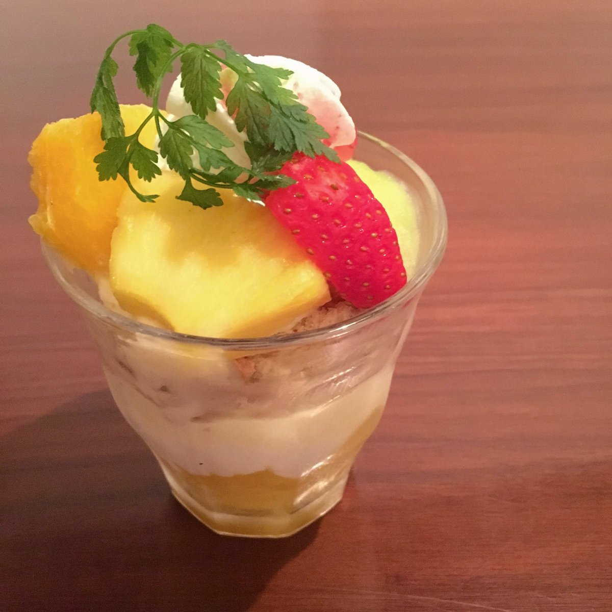 裏路地食堂酒場 Roji 甘いもの好きの人必見 札幌発祥の シメパフェ 飲んだ後の締めは意外に甘いものが人気なんです そこで ロジーでは本日限り飲み放題ご利用のお客様にパフェをプレゼントしちゃいます みなさんで北見でもシメパフェを広め