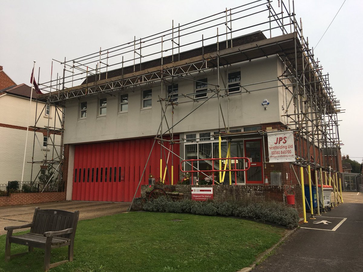 PeteWhite999's tweet photo. Working at @RingwoodFire today assisting the on-call team with 🚒 cover #greatjob #TeamHants https://t.co/xE5ro06OYG