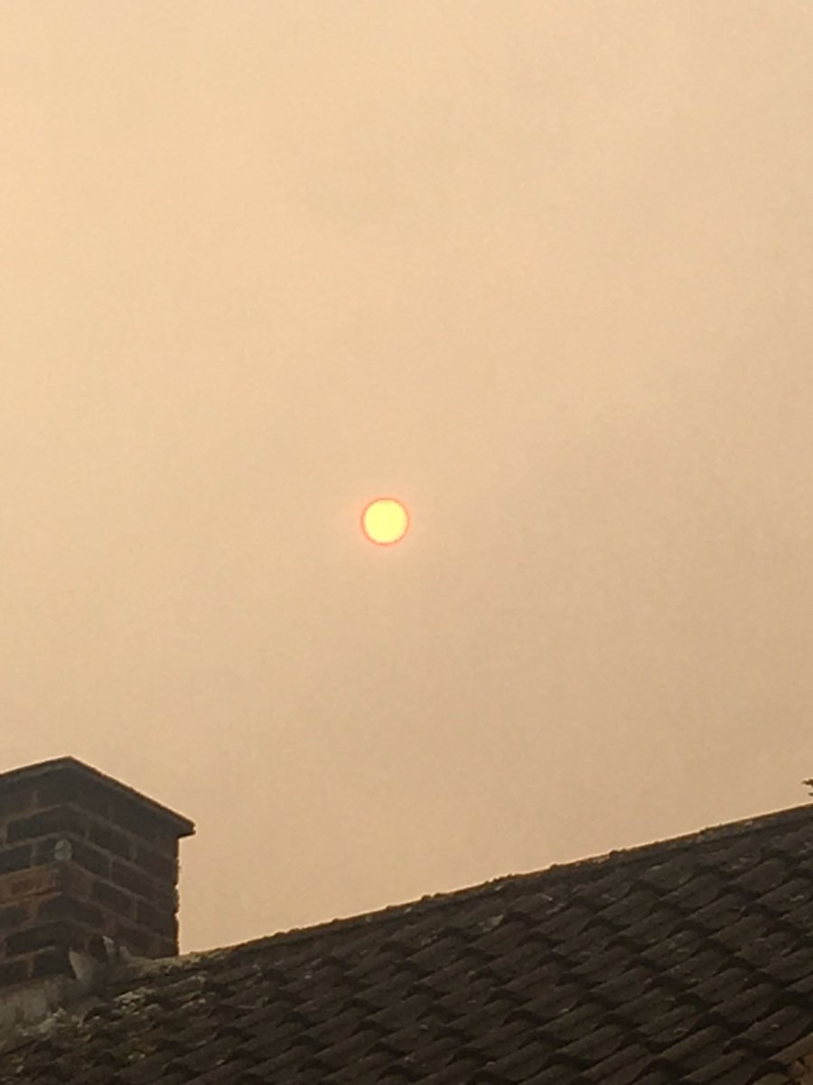 SebPollitt's tweet photo. Can someone tell me if this is the sun or another planet!?!?! #madtimes #BBCNews #ITVnews #westmidlandsnews https://t.co/yKtci2V7Ua